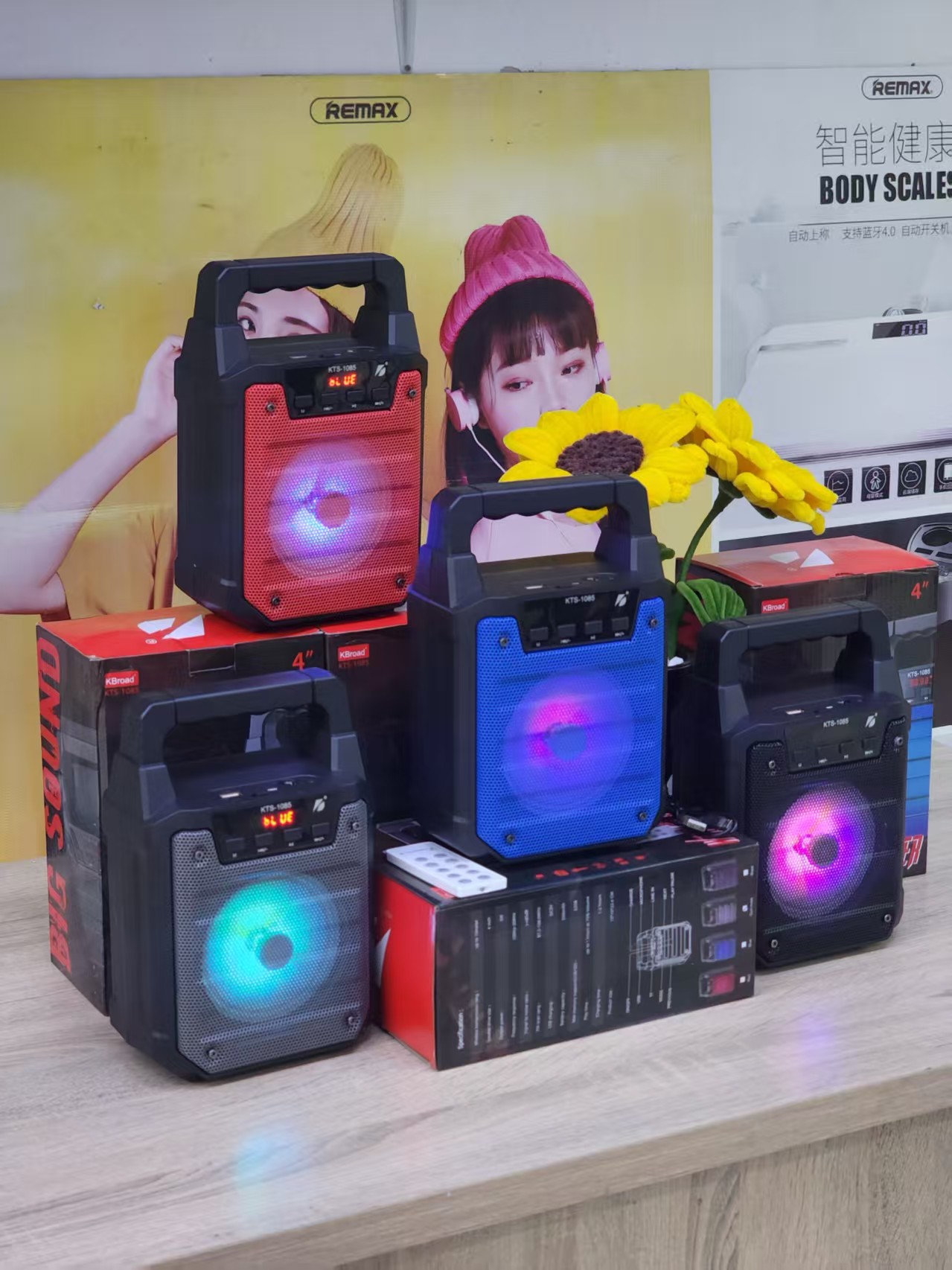 Bluetooth Speaker, Model Kts-1085, 4-Inch Speaker. Can Plug in a Wired Microphone, Comes with a Remote, Supports USB Tf, 5W Output Power, Can Connect to 2 Speakers, Has a Carrying Handle, Easy to Carry, Wireless Bluetooth Speaker.